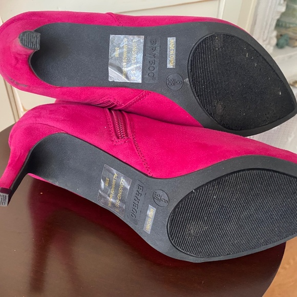 NWOT Hot Pink Faux Suede Bootie BAMBOO brand with Silver Tone Toggle Side Zipper - Picture 8 of 12